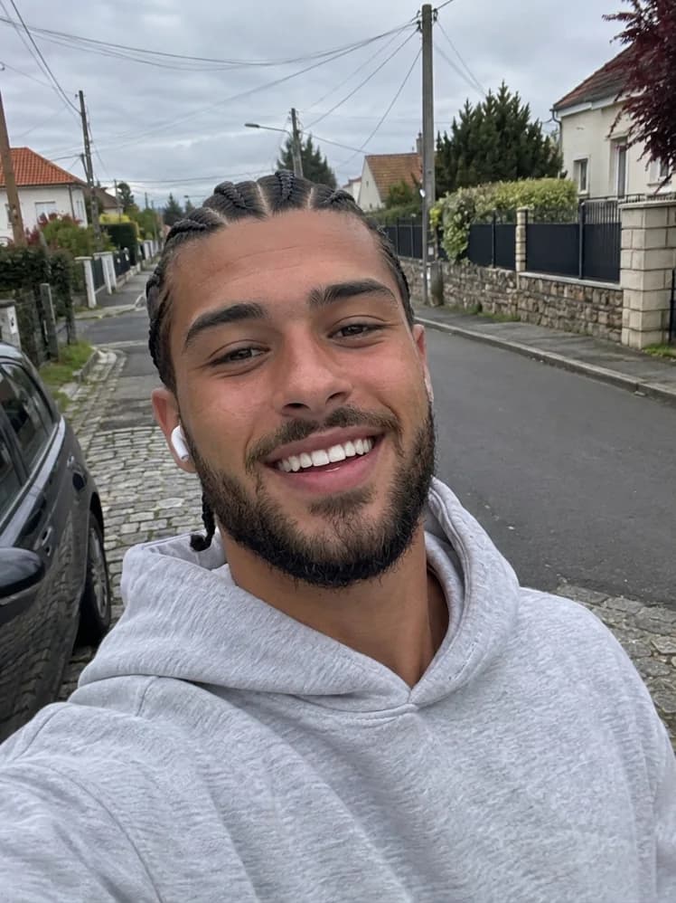 Essai virtuel : tresses plaquées cornrows et barbe