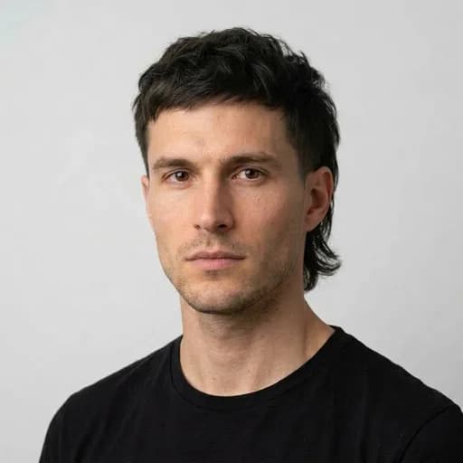 Homme avec la coupe Mullet moderne + taper : court devant, longueurs conservées derrière